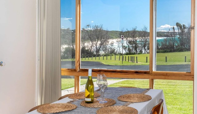 Mcgrath welcomes you to Wave Spray close to the beach and lake