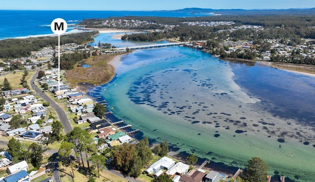 McGrath welcomes you to Lakeview Cottage, a beautiful pet friendly home on the lake