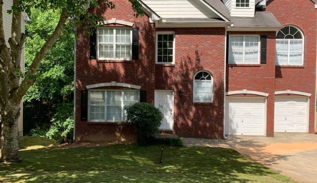 McGuire - Spacious 4-Bedroom House in Kennesaw