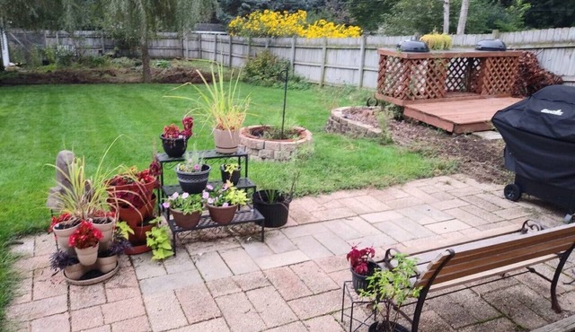 McHenry Oasis 3BR Entire Home Dogs OK Extra-Large Fenced Yard Near Lake Geneva