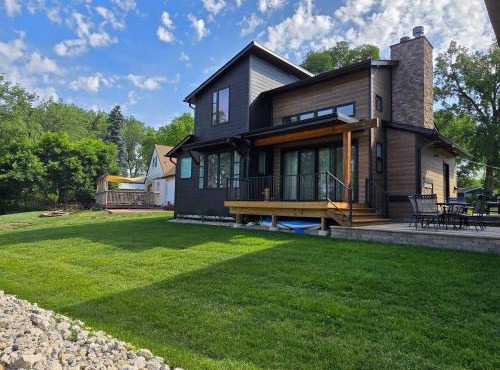 McHenry Riverside Retreat Comfort