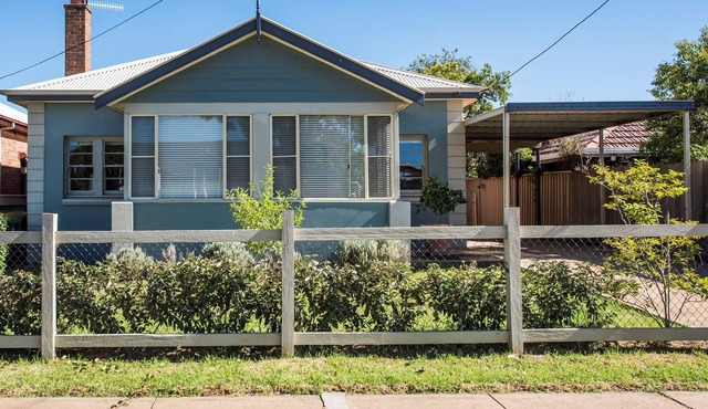 McIntosh Cottage - just steps to Church St