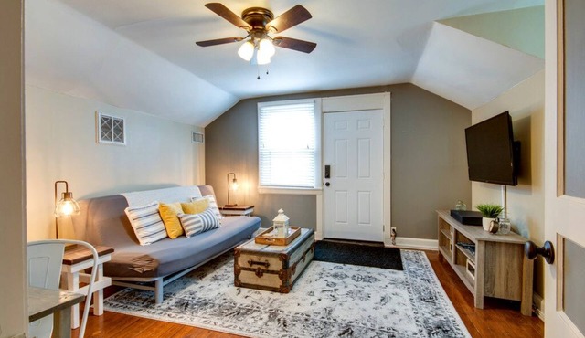 ★ McIver's Cozy Cottage Suite ★ Close to Downtown (Permit #11913034300)