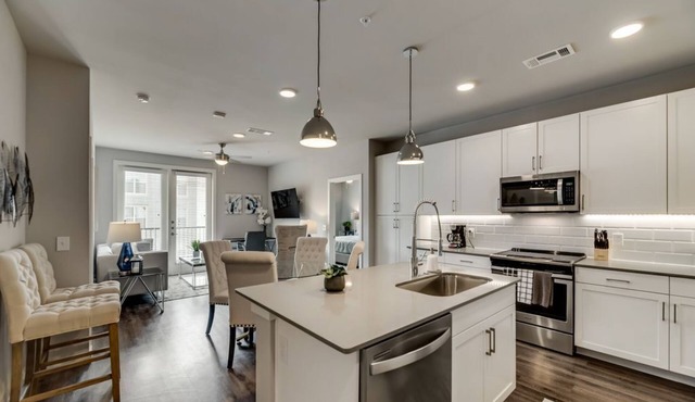 MCK203 – 28min to Toyota Base Camp - Sleeps 4 - Public Transit