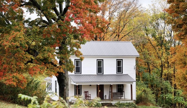 McKee Farmhouse: 1800s Farmhouse on 130 Acre Farm