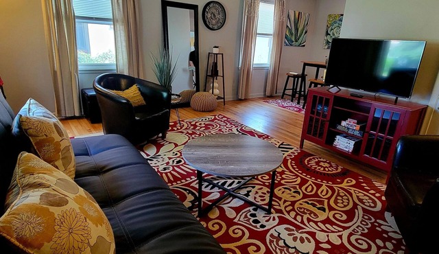 McKennan Magic - Historic 2 BR apartment located 8 blocks from DT Sioux Falls