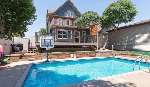 McKennan Park Poolside Oasis