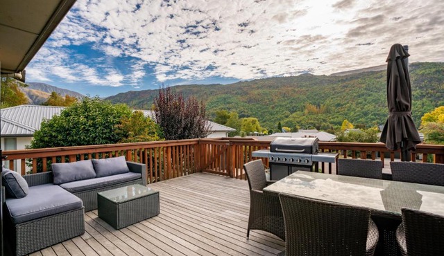 McKibbin Lodge - Arrowtown Holiday Home