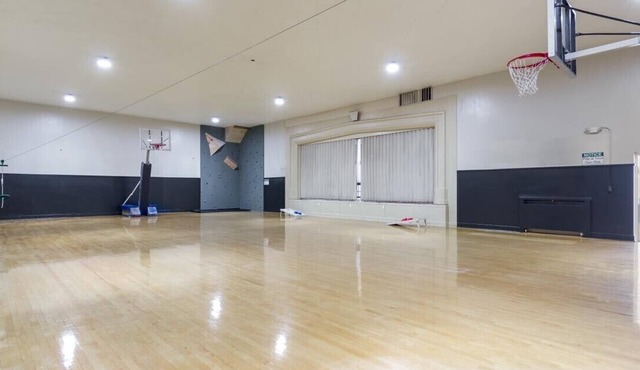 McKinley Mansion Full Building w/Bball gym, Arcades, 13000 sqft, Sleeps 70.