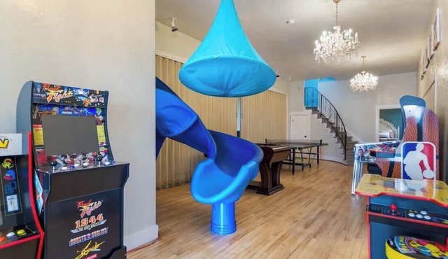 McKinley Mansion Half Building, sleeps 35, Gym, Arcade Room