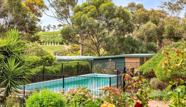 McLaren Vale, Las Vinas Holiday Home on 4 acres