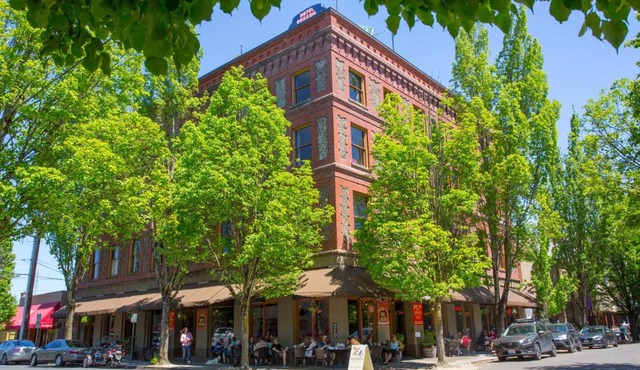 McMenamins Hotel Oregon
