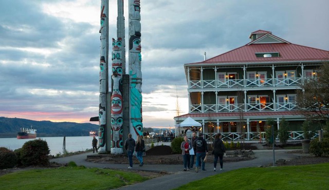 McMenamins Kalama Harbor Lodge