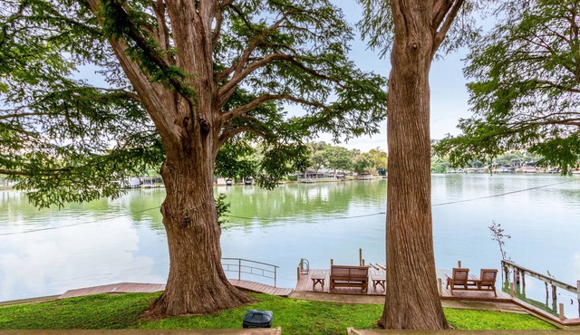 McQueeney is Full! Lakefront on the Guadalupe River: Cypress Breeze Guesthouse