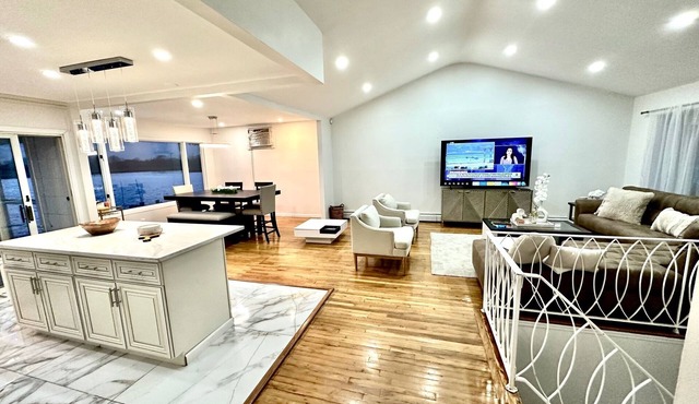 Me-Skye Waterfront Retreat