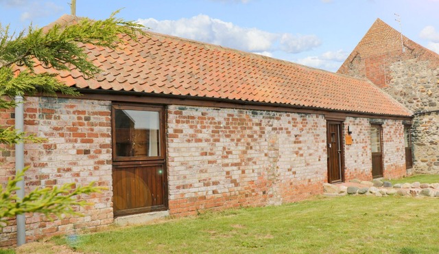 MEADOW VIEW, pet friendly, character holiday cottage in Withernsea