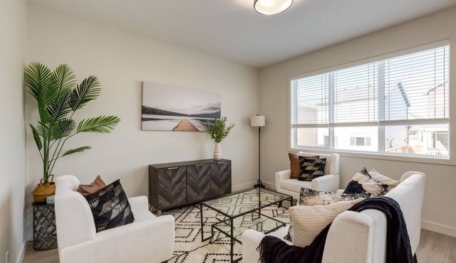 "Meadow" 3 Bdrm Upper Suite w/Bunkbeds!