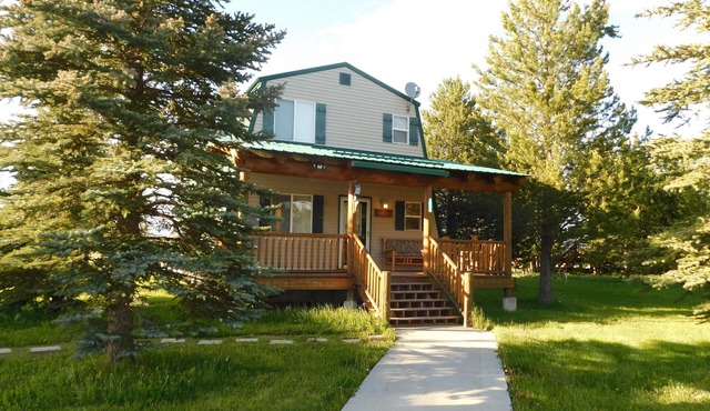 Meadow and Mountain Views just 23 miles to Yellowstone