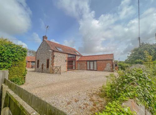 Meadow Barn - dog freindly barn sleeping 6 in Edinghtorpe, Norfolk
