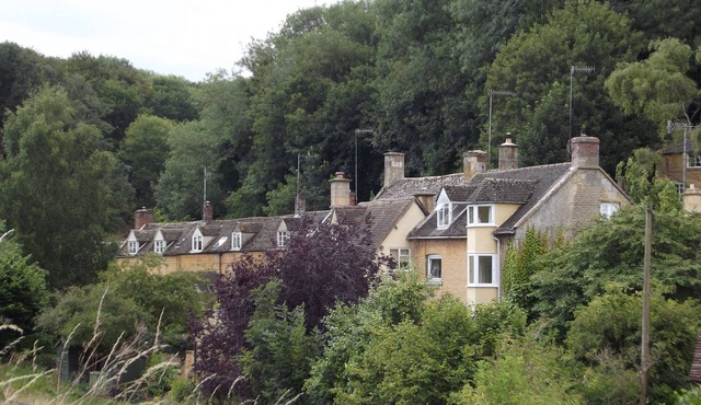 Meadow Brook Cottage - a Cotswold cottage that sleeps 4 guests in 3 bedrooms