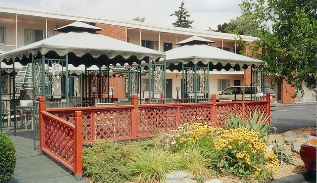 Meadow Court Inn - Ithaca