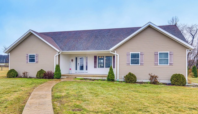 ‘Meadow Edges’ w/Yard & Views in Odon