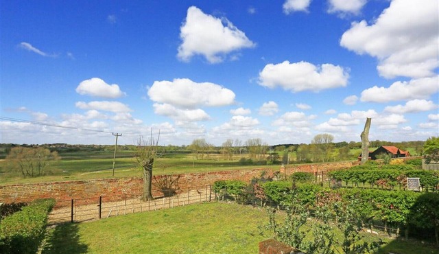 Meadow House - Four Bedroom House, Sleeps 8