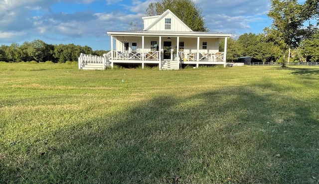 MEADOW LODGE @ Whisper Farm: Gorgeous Southern Lodge,100 Ac w Horses, dogs ok!