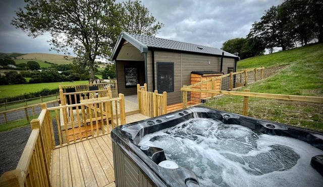 Meadow Retreat - Cabin sleeping 6 guests in 1 bedroom