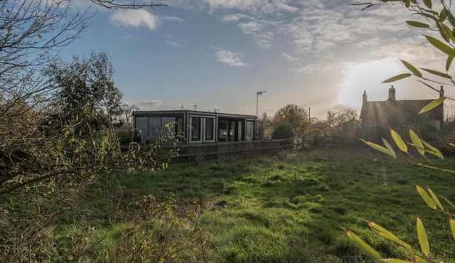 Meadow View Brand New Luxury Pod Near Woodbridge