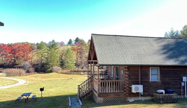 Meadow View- Firepit, Cozy Cabin, WIFI, Pond, Gas Fireplace, off Blue Ridge Parkway