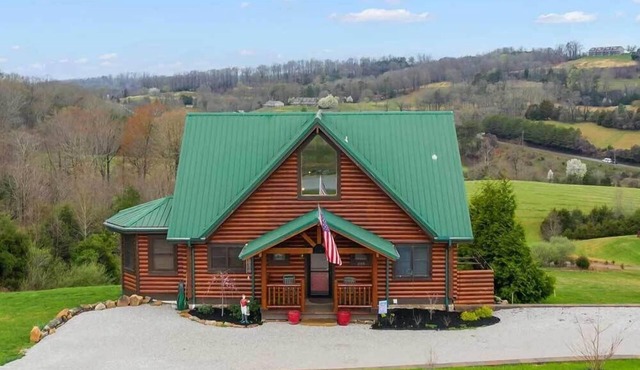 Meadow View Heights Deerfield Resort near winery & golf course
