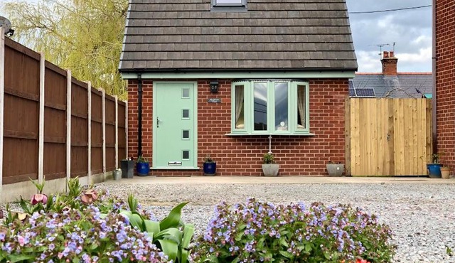 Meadow View - Hot Tub! An escape to the country.