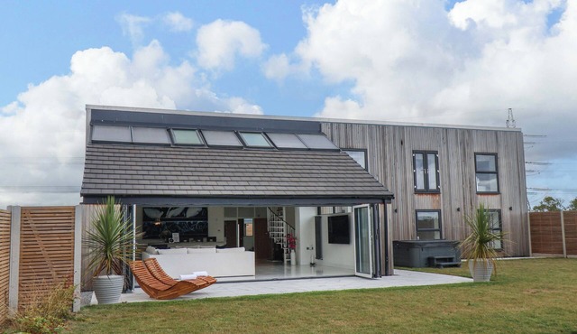 MEADOW VIEW, pet friendly, luxury holiday cottage in Walkington