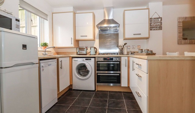 MEADOW VIEW, pet friendly, character holiday cottage in Grampound