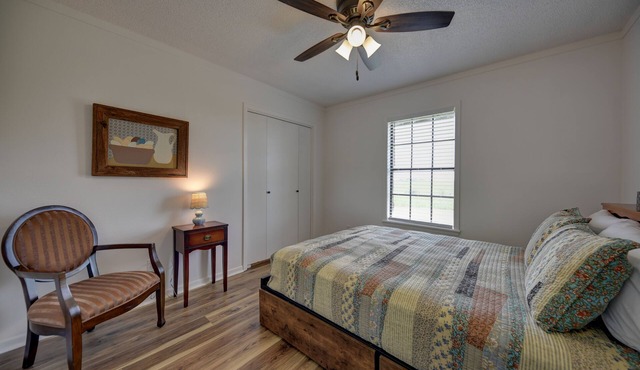 Meadow View Ranch House - A spacious 4-bedroom farmhouse in the Round Top area