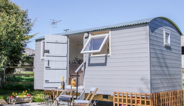Meadow View Shepherd's Hut