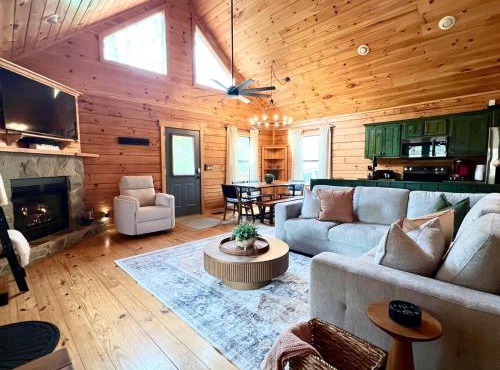Meadow Vista Cozy Cabin in the Blue Ridge Mtns - 3 BR Vacation Home