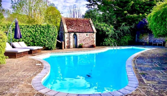 Meadowbrook House and Glamping