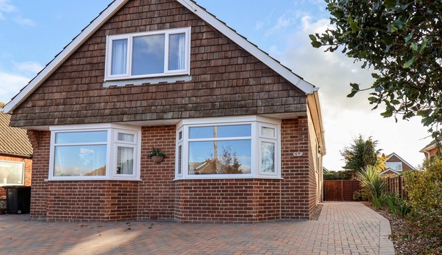 MEADOWFIELDS, family friendly, with a garden in Whitby