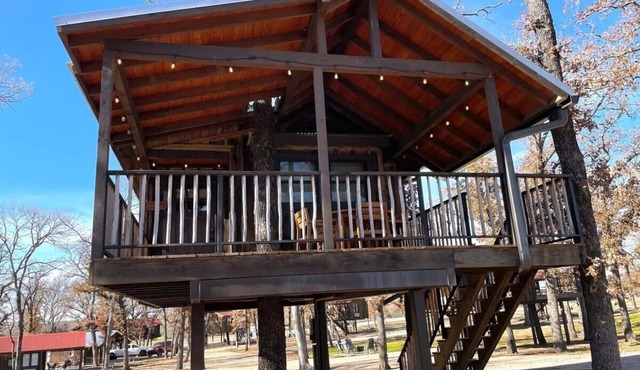 Meadowlark Treehouse (15 MIN to Magnolia/Baylor)