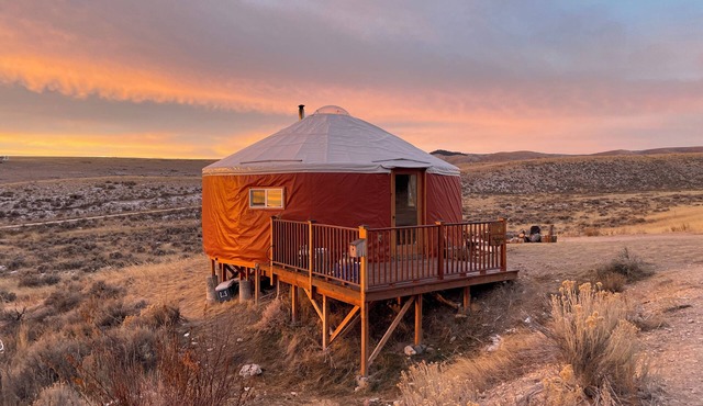 Meadowlark Yurt in Dillon with WiFi
