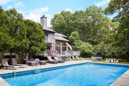 Meadowood Manor by Rove Travel - 6BR Outdoor Spaces