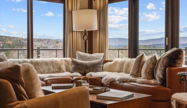 Meadowoods Estate: Luxury 7BR, Hot Tub, Sauna&Pond