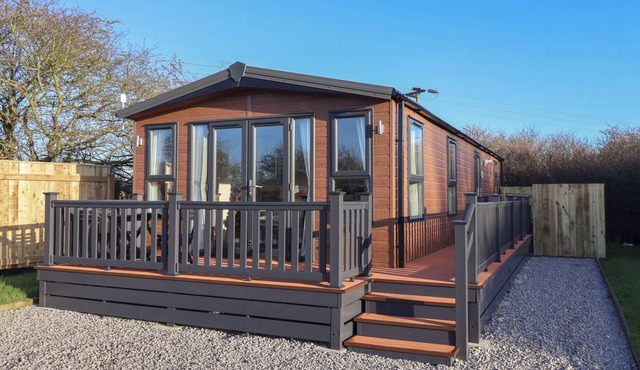 MEADOWS PARK 1, pet friendly, with hot tub in Hornsea