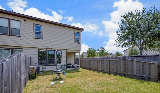 Meadows Place 3-BR Home ~ Perfect for Family Getaway~ w/ Backyard & Home Theater