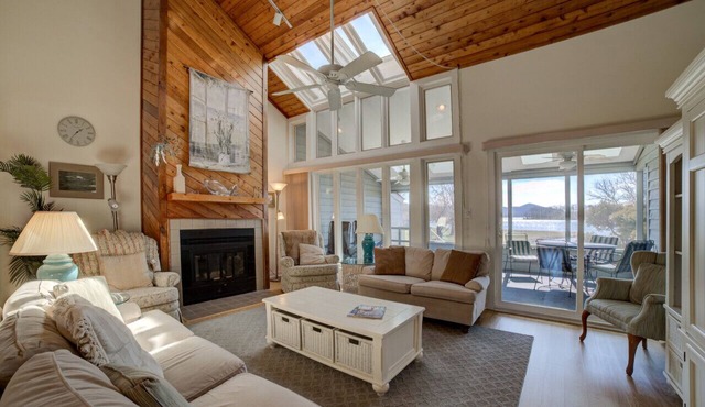 Meadows - Townhome in Bernard`s Landing with all the amenities to enjoy!