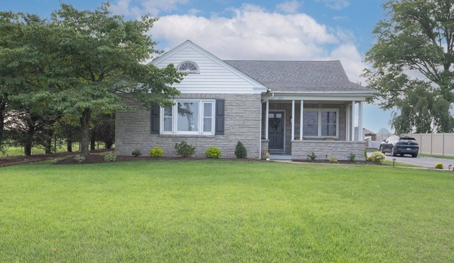 Meadowview Cottage with Pool
