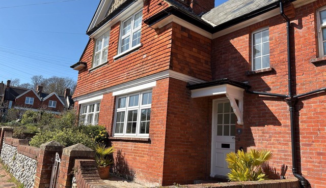 Meads Garden Cottage - close to seafront and South Downs