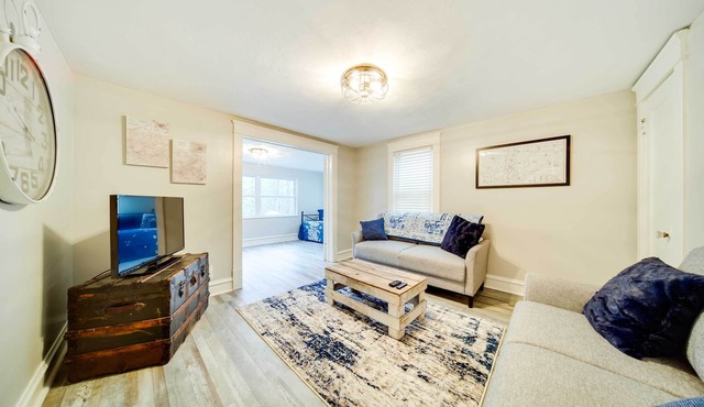 Meadville Apartment w/Deck < 2 Mi to Allegheny!